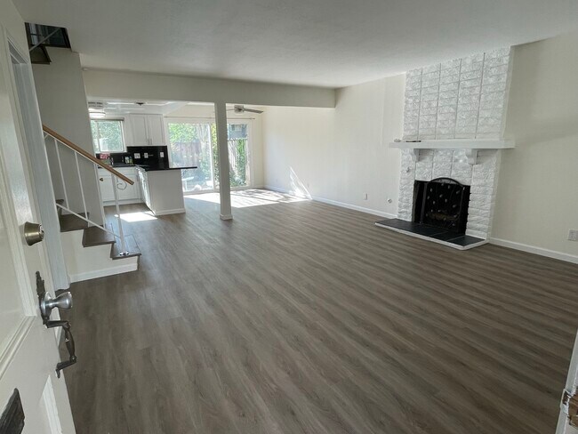 Building Photo - 68 Miramonte Dr