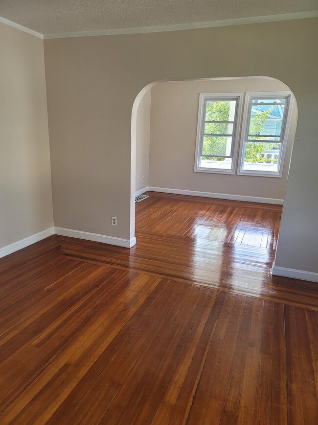 living room/dining room - 50 Southworth St