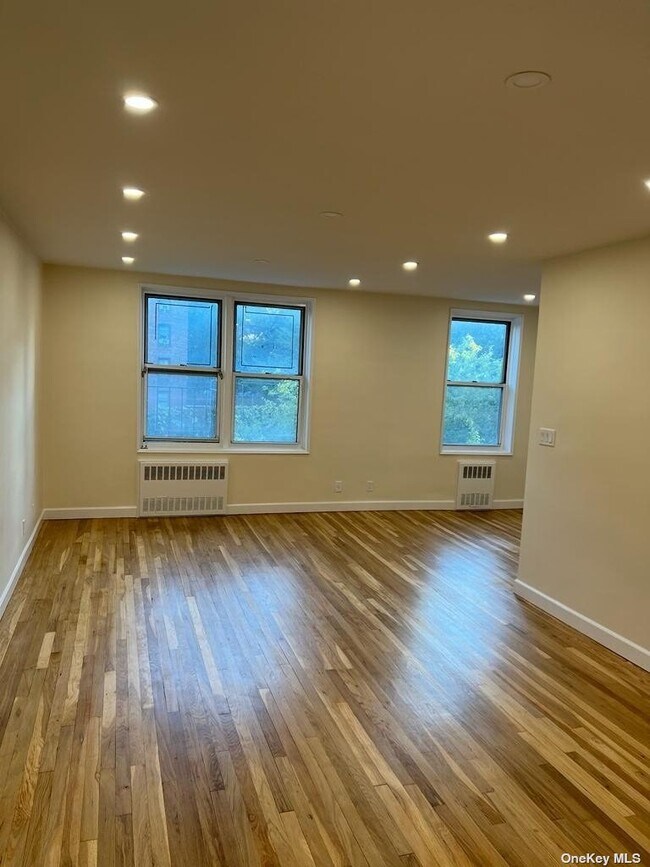 Building Photo - 142-20 84th Dr