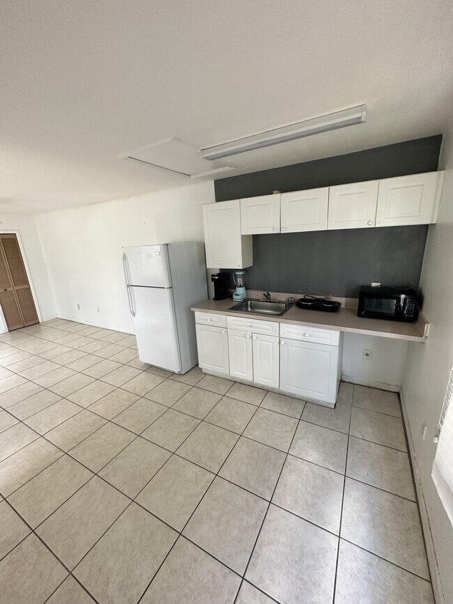 Foto del edificio - 235 Mango Dr