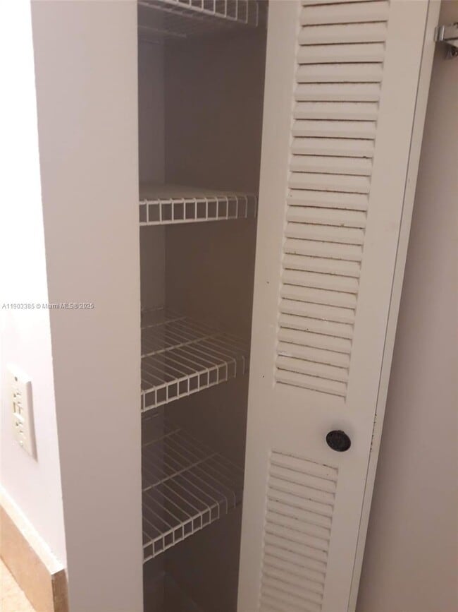 Foto del edificio - 7401 SW 152nd Ave