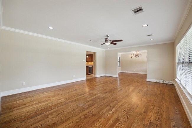 Building Photo - 3207 Aberdeen Way