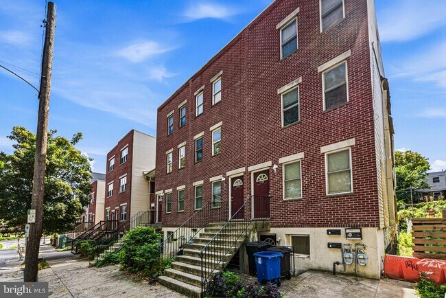 Building Photo - 1240 S 45th St