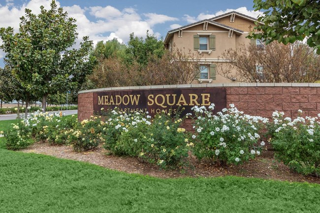 PONTE EN CONTACTO CON NOSOTROS al 800-470-6594 - Meadow Square Apartment Homes