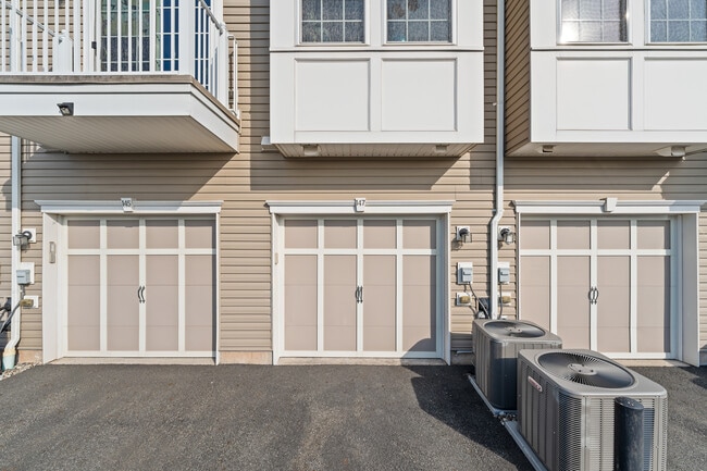Building Photo - 147 Wesmont Dr