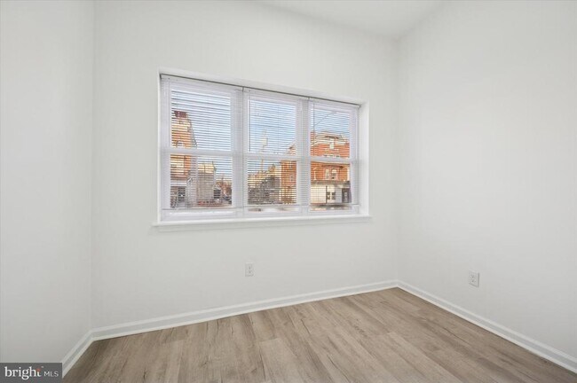 Building Photo - 1418 W Erie Ave
