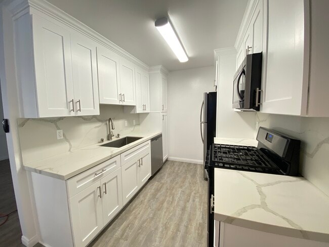 Building Photo - 3445 Mentone Ave