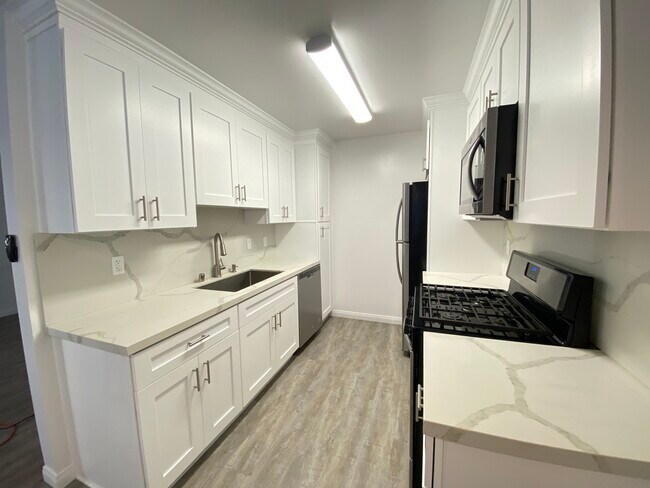 Foto del edificio - 3445 Mentone Ave