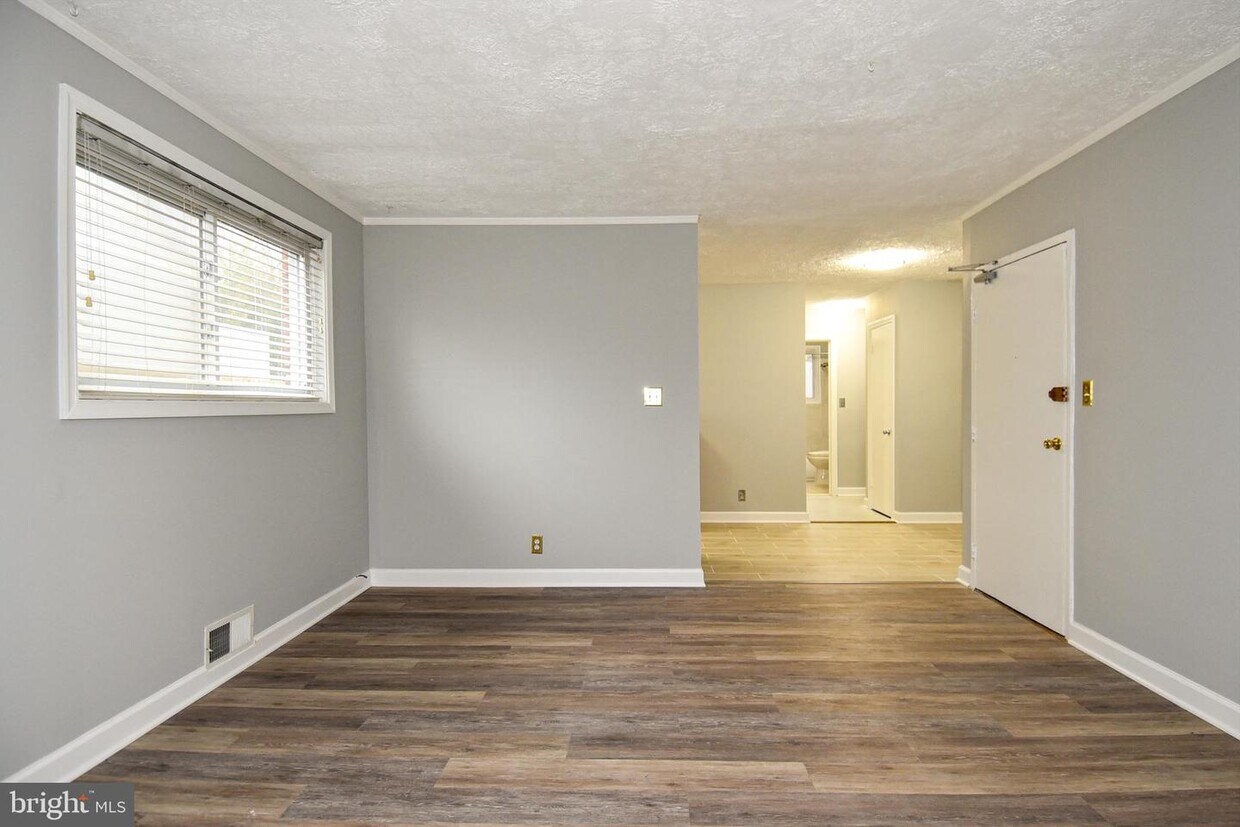 Foto principal - 4710 Queensbury Rd