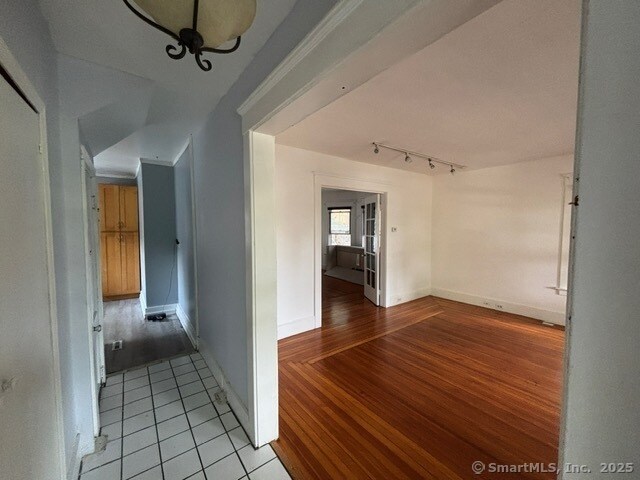Building Photo - 977 Townsend Ave