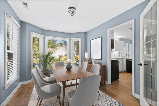 Building Photo - Charming 3-Bedroom Home with Fireplace in ...