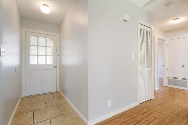 Building Photo - 7014 Glen Trail