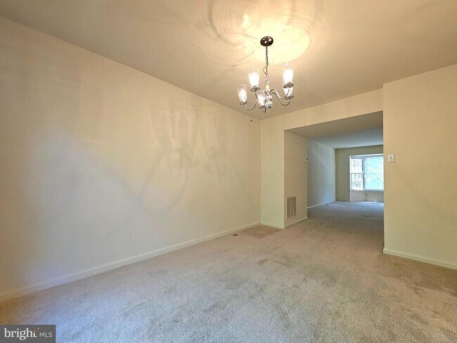 Building Photo - 4711 Gainsborough Dr