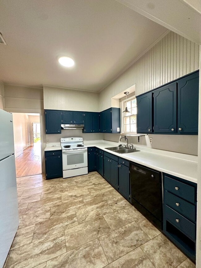 Building Photo - JANUARY MOVE IN SPECIAL!!!  1/2 OFF 1st Month's Rent