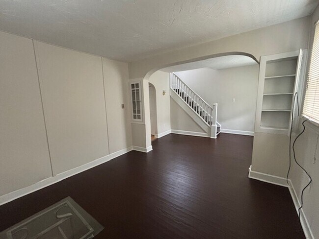 Foto del edificio - Aguilar - 660-R660- Russell Avenue