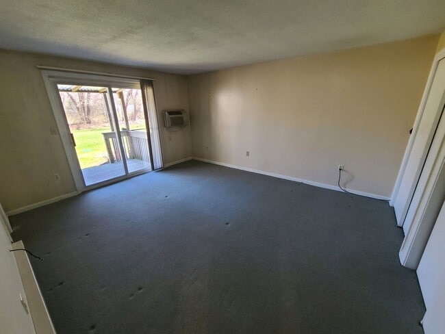 Building Photo - One Bedroom First Floor Condo