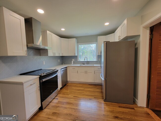 Building Photo - 2070 Black Fox Dr NE