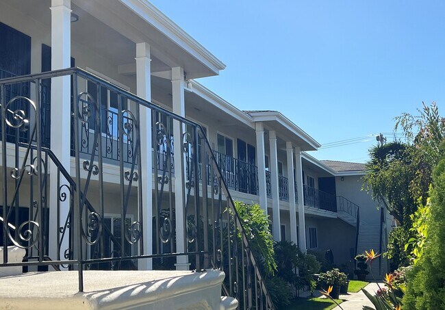 Foto del edificio - Plymouth Apartments