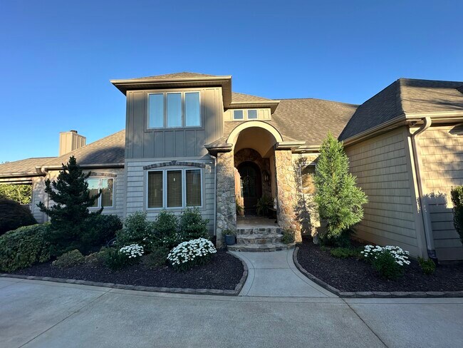 Foto del edificio - 271 44th Ave Cir NW