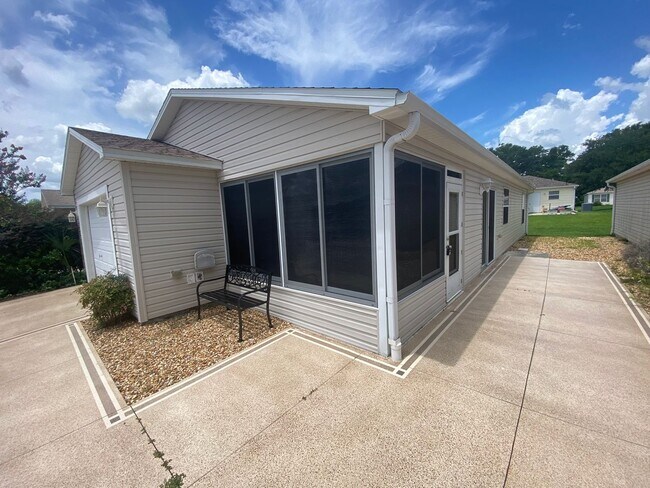 Building Photo - Lovely and Spacious Unfurnished, 2 + 2 Pat...