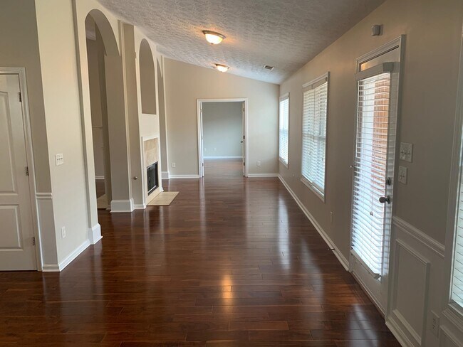Foto del edificio - 1002 Simonton Glen Dr SE