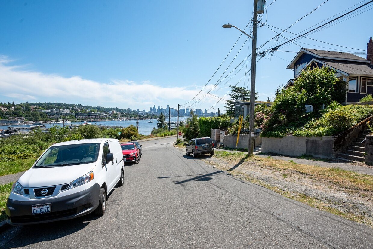 Primary Photo - Old World Charm with Views of Lake Union!