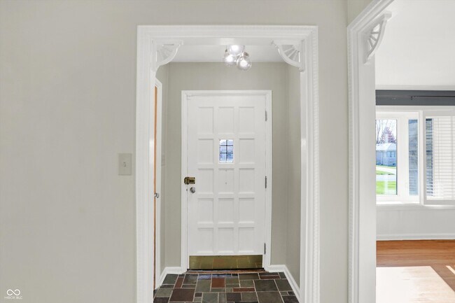 Foto del edificio - 1240 N Irvington Ave