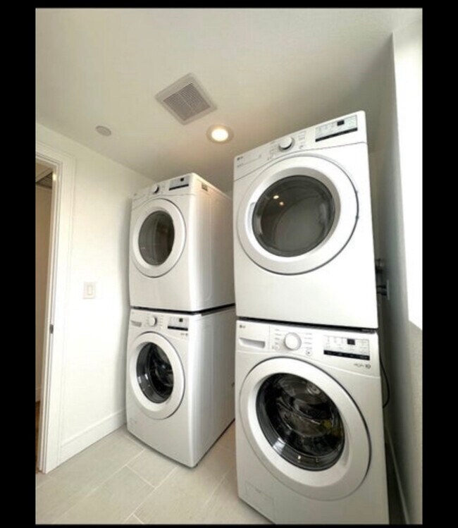 Foto del edificio - 1543 W 37th Pl