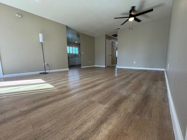 Living Room - 1117 Oxford Dr