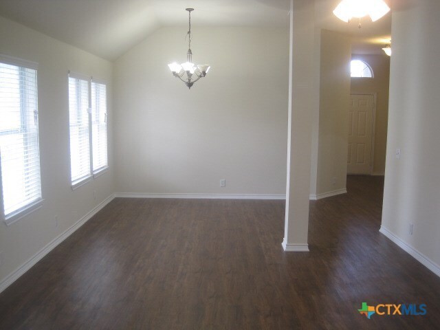 Building Photo - 905 Lantana Dr