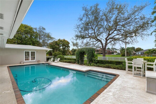 Building Photo - Beautiful home in quiet neighborhood