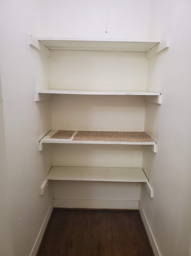 pantry - 2515 Gentry St