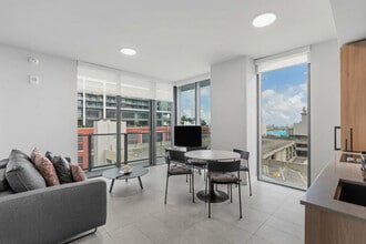 Building Photo - 121 NE 5th St