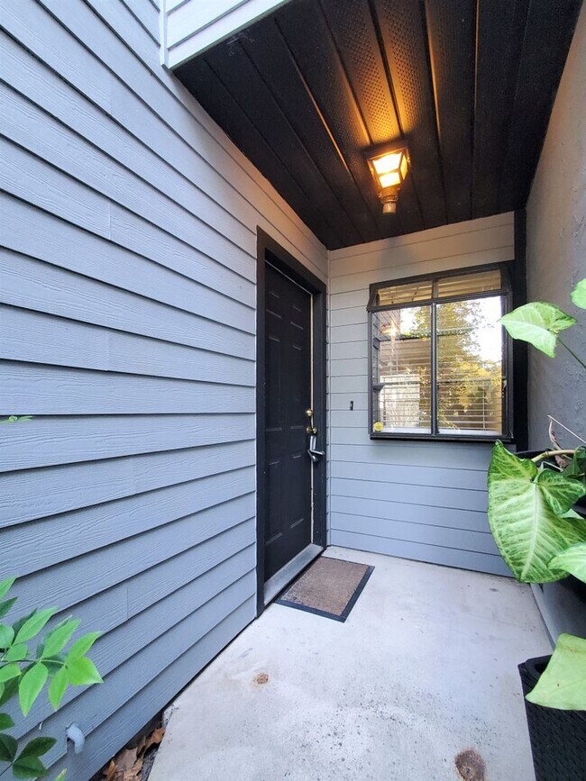 Building Photo - For Rent, 2 bed 2 bath townhouse in Marchwood