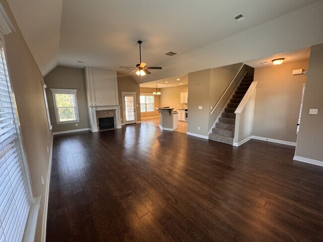 Building Photo - South Cherry Tree 488