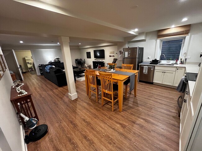 Foto del edificio - 1407 W Cossitt Ave