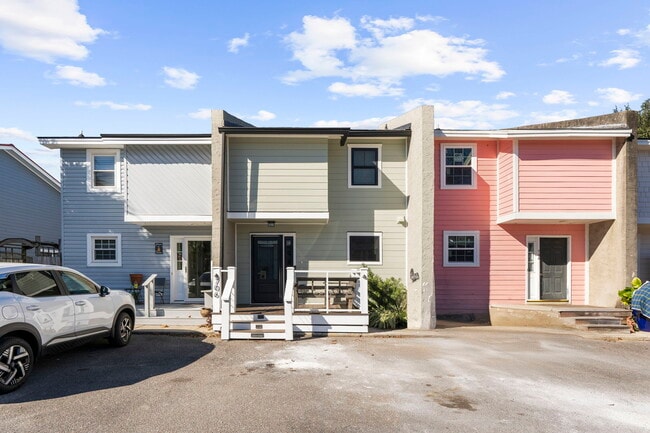 Photo - 706 Nora Ln Townhome