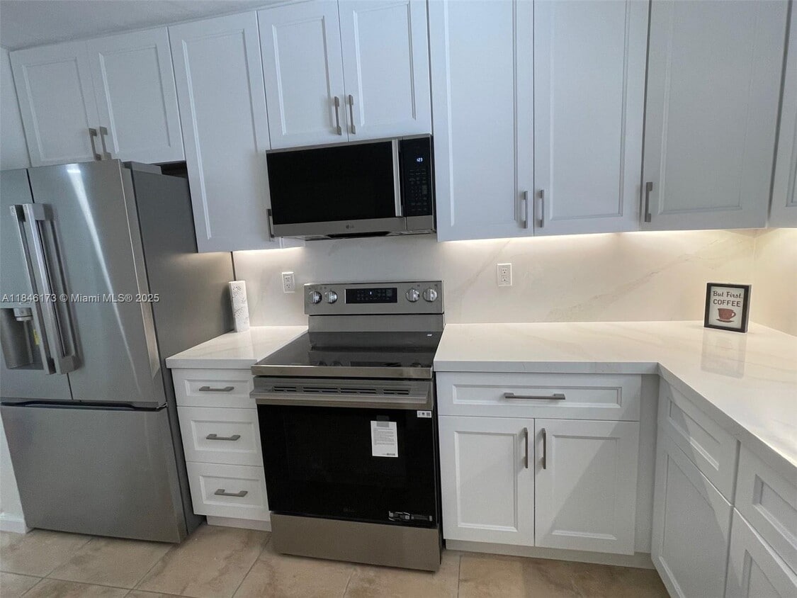 Primary Photo - 10905 N Kendall Dr