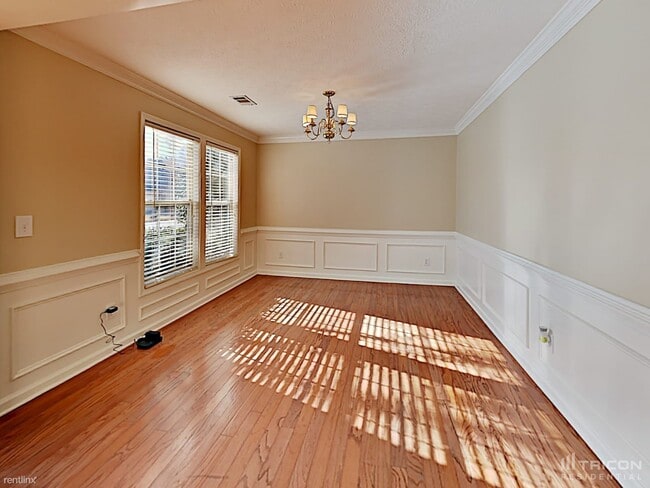 Building Photo - 2440 Lunetta Ln