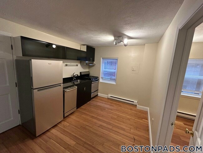 Building Photo - 20 Bartlett Pl