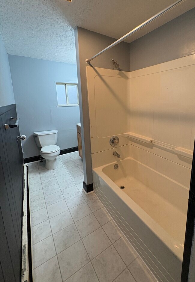 Foto del edificio - 403 Ormsby Ave