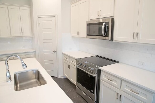 Photo - 2925 Gordon Ave House