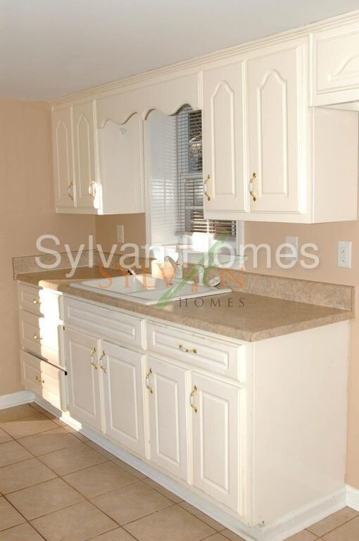 Building Photo - 2580 Winding Lake Trl NE