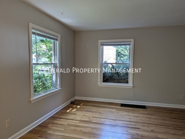 Foto del edificio - 2215 Hecker Ave