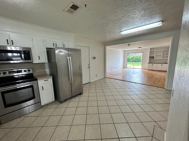 Building Photo - 4690 Fieldwood Ln