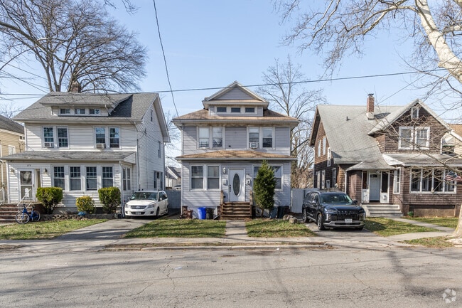 Detached Duplexes are common in West Brighton.