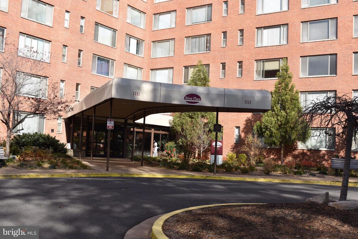 1111 Arlington Blvd Unit 621, Arlington, VA 22209 Room for Rent in