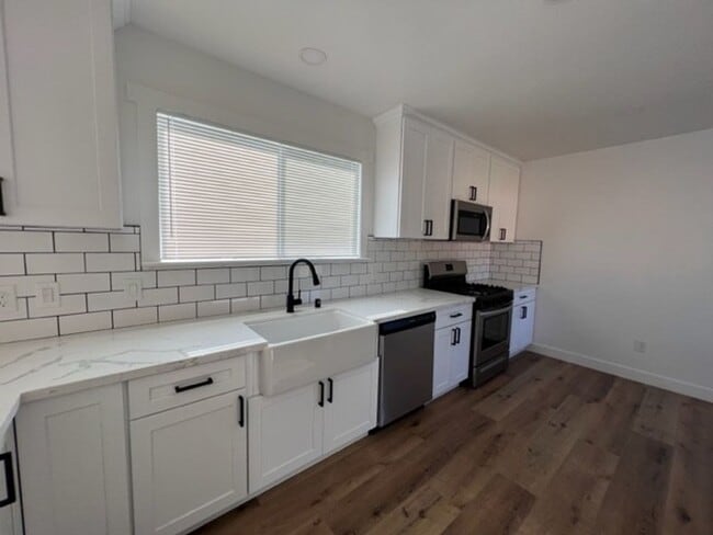 Building Photo - Kaweah / Willis
