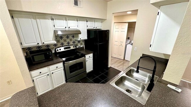 Building Photo - 5975 Westgate Dr