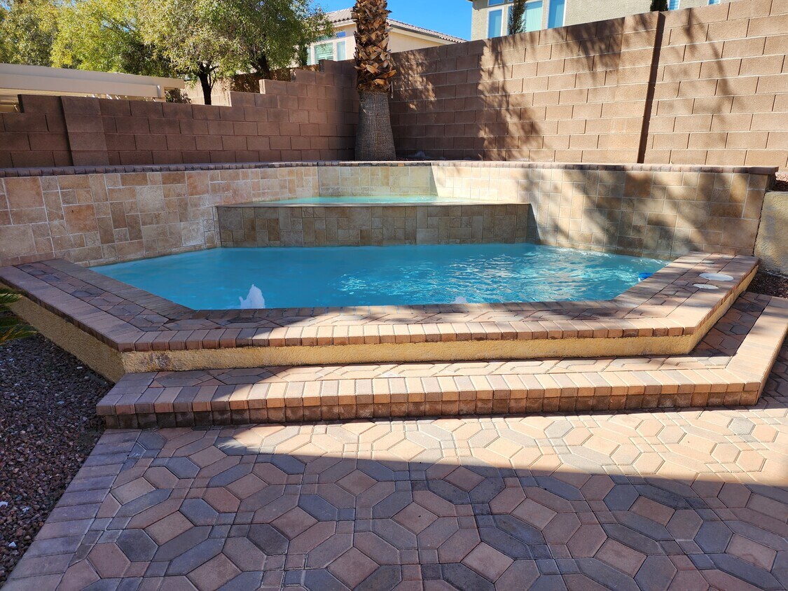 Foto principal - 11015 Royal Highlands St